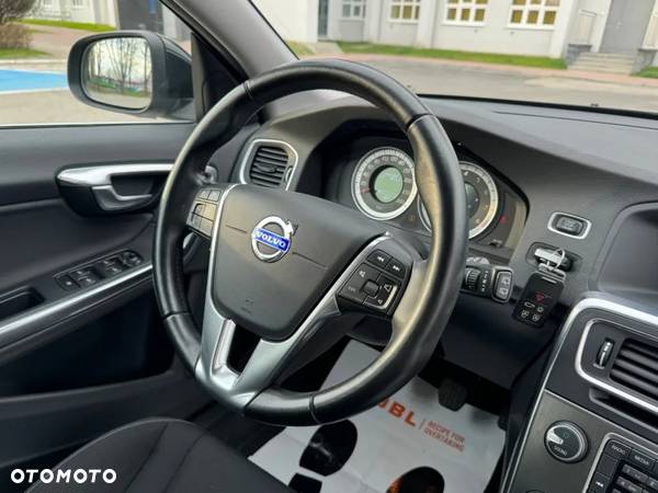 Volvo V60 T3 Momentum - 32