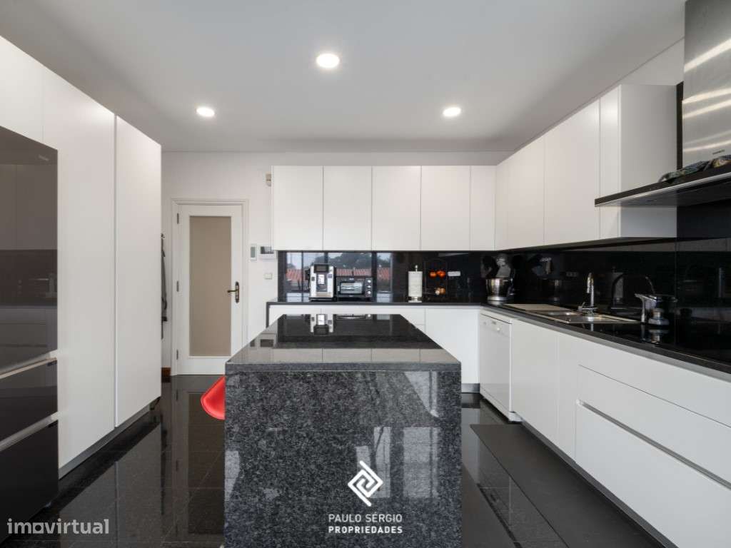 Moradia T4 localizada na Granja, Vila Nova de Gaia - Grande imagem: 4/29