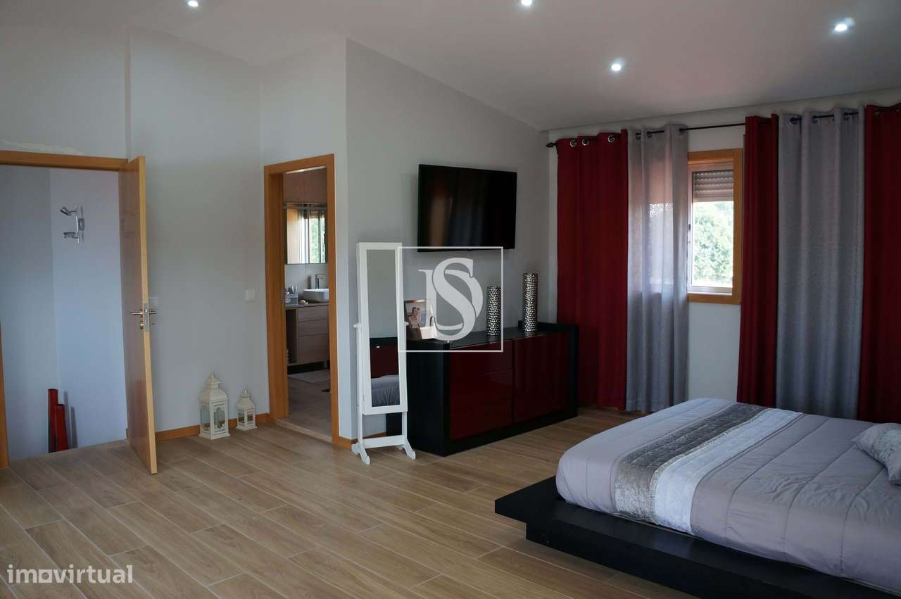 Moradia Isolada T3 em Vilar de Andorinho-29