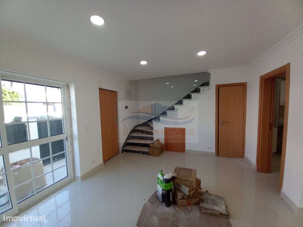 Moradia T3+T3 totalmente remodelada, com terraço, 4 casas de banho,...-8
