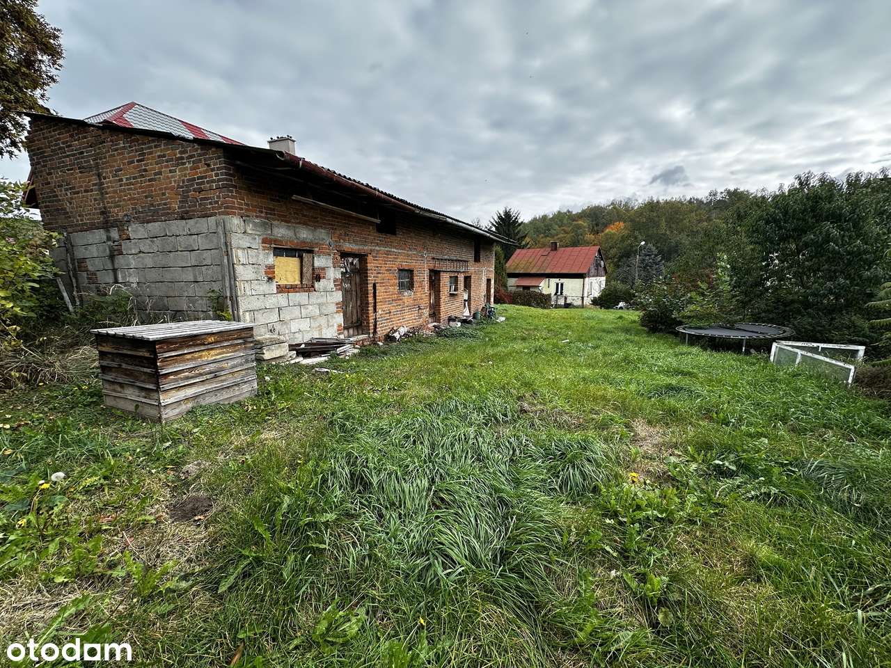 DOM Z ZABUDOWANIAMI GOSPODARCZYMI na 18-arowej działce-8