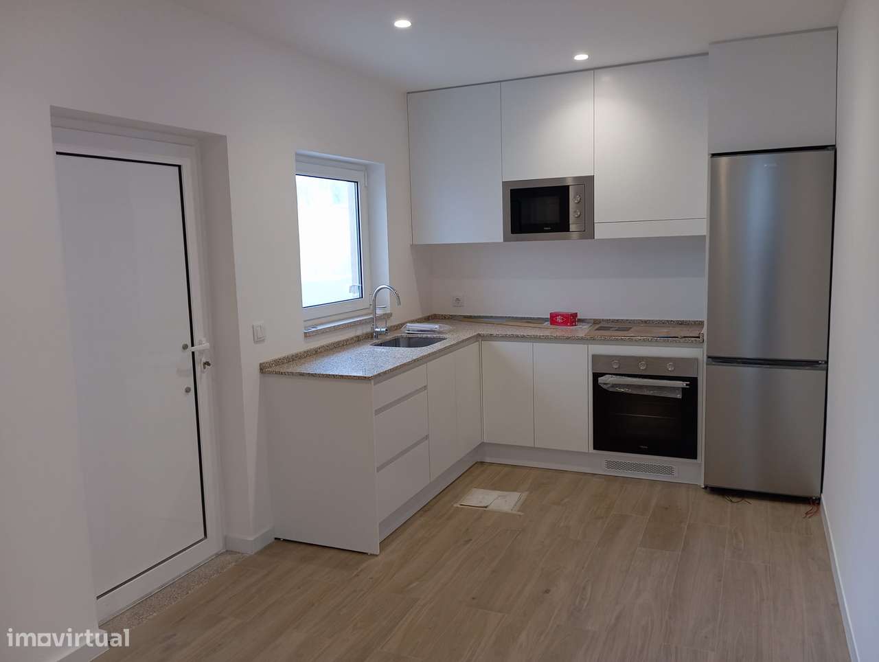 T2 remodelado com 3 wc's e Jardim - Ao H.S.João (METRO) - Grande imagem: 4/21