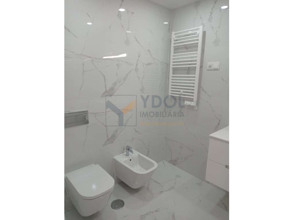 Apartamento T5 Duplex | Garagem Incluída | Montijo-11