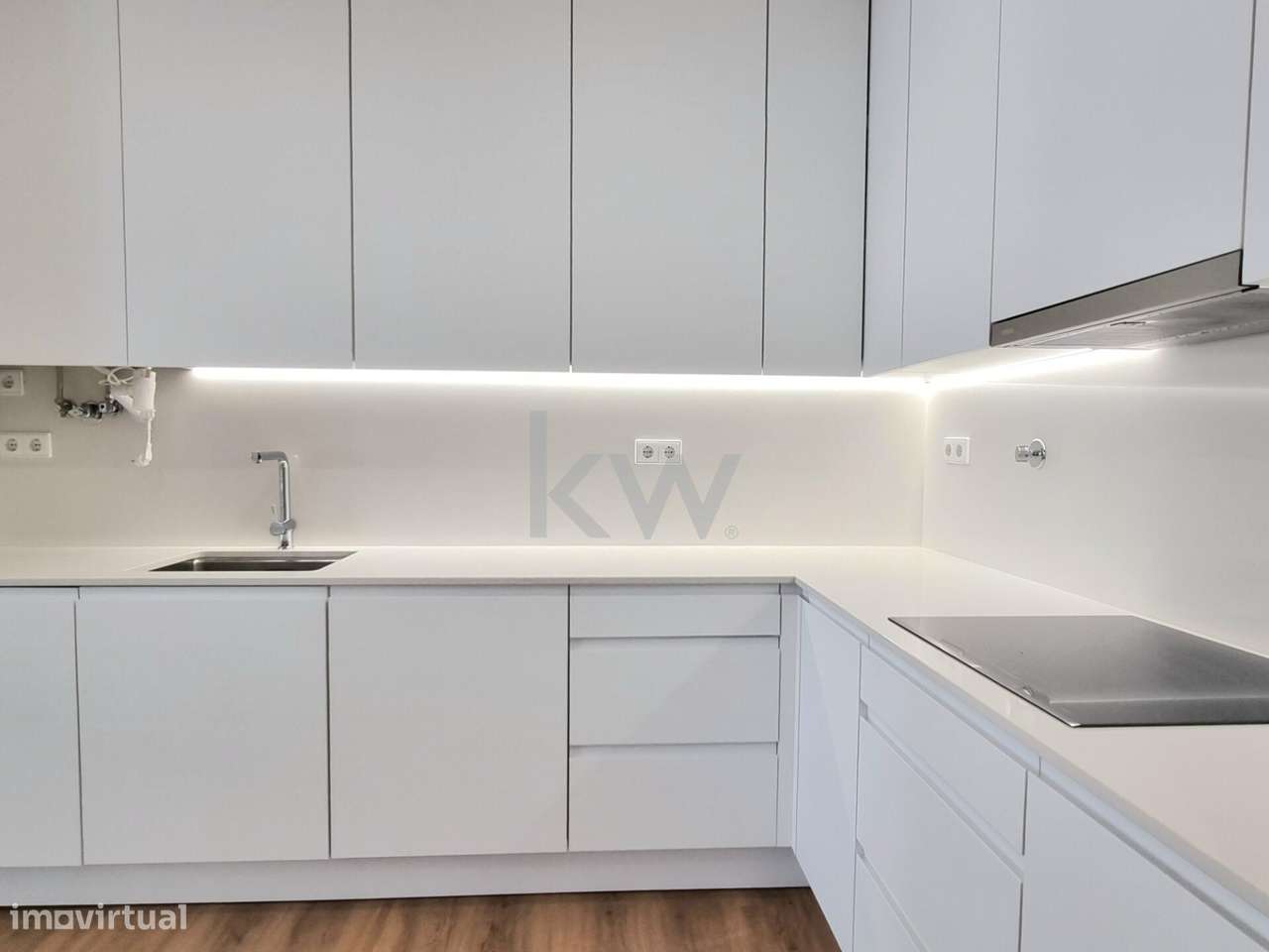 Apartamento T2, com terraço e garagem na praça do Chile - Grande imagem: 3/14