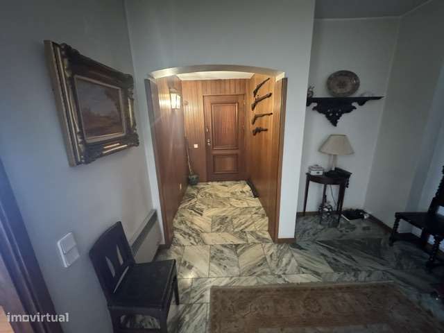 Apartamento T5 na Rua do Campo Alegre-10