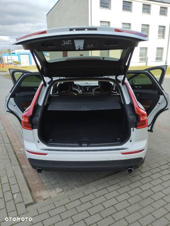 Volvo XC 60 T6 AWD Geartronic Momentum Pro - 32