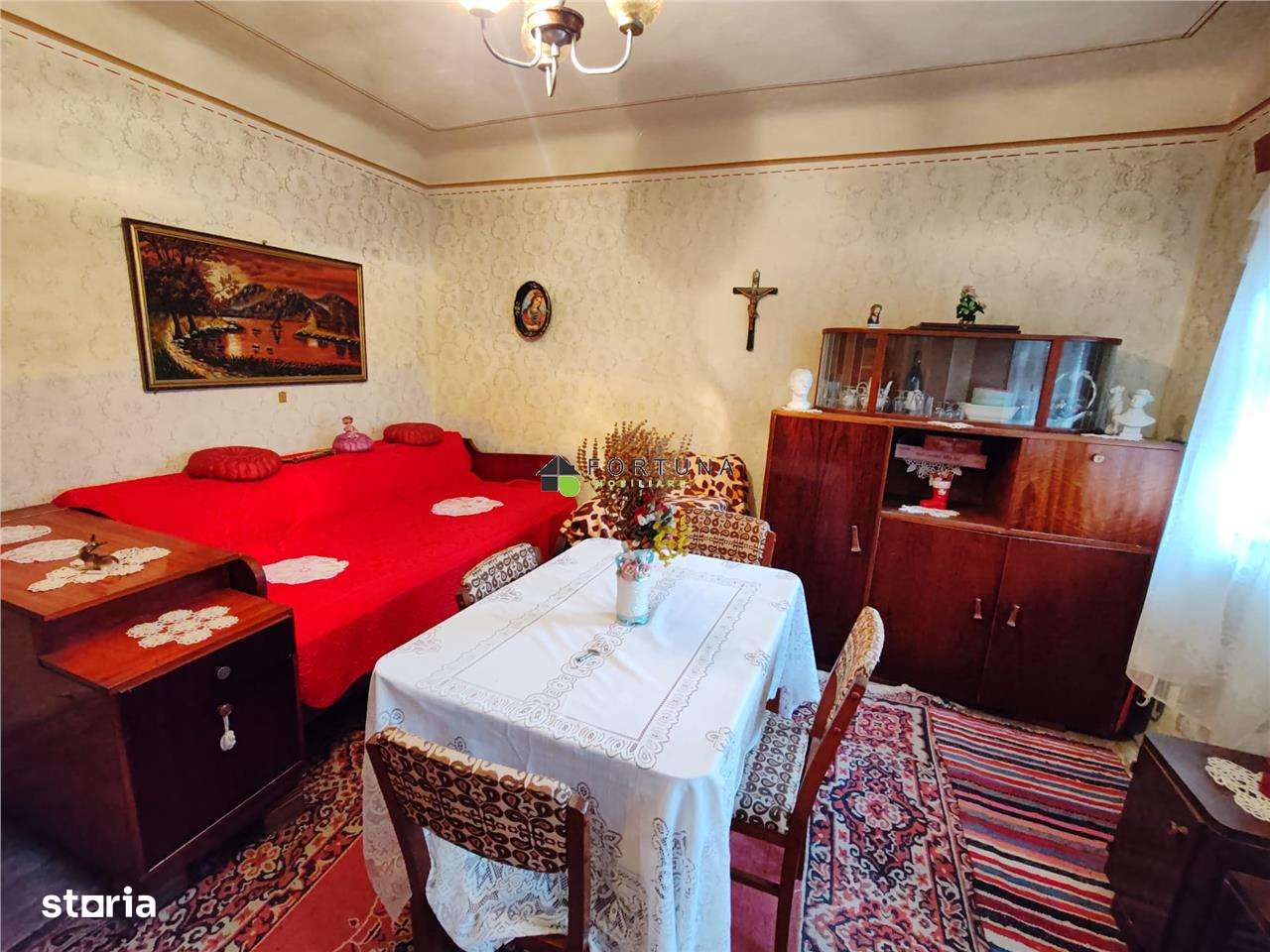 Casa , singur in curte la intrarea in ZIZIN-7