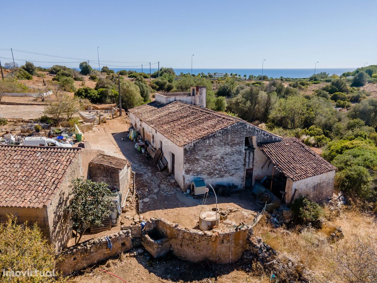 Terreno com ruína com vista de mar em Ferragudo, Presa de Moura, Produ