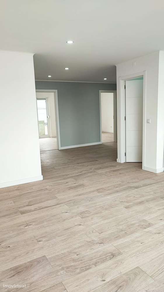 T4 Totalmente Remodelado na Amadora-7