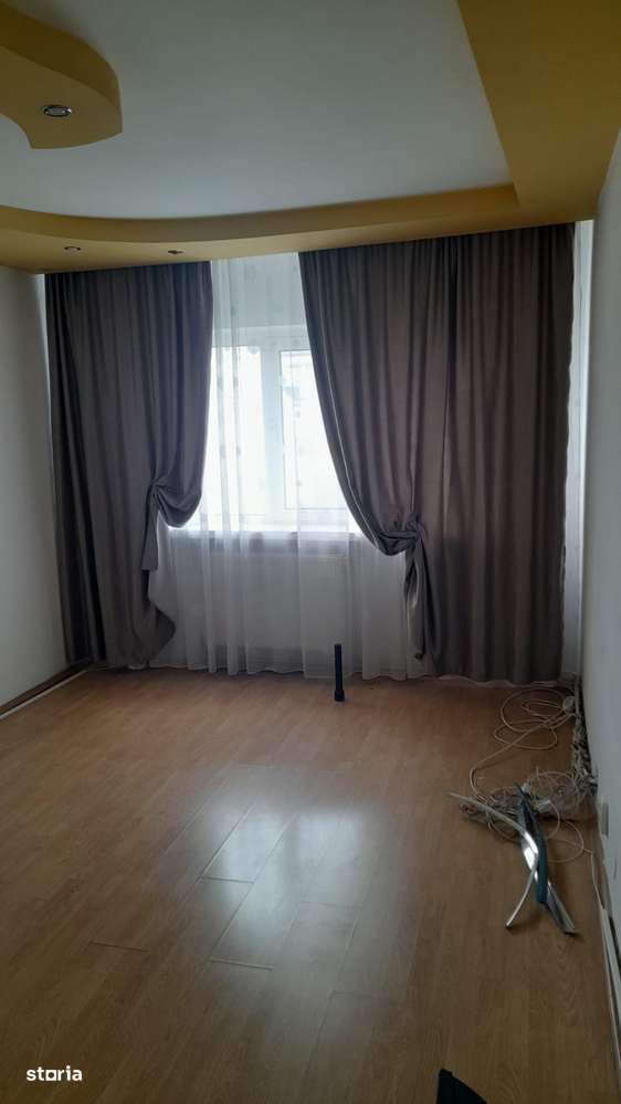 Vând apartament cu 3 camere, Mioveni-0