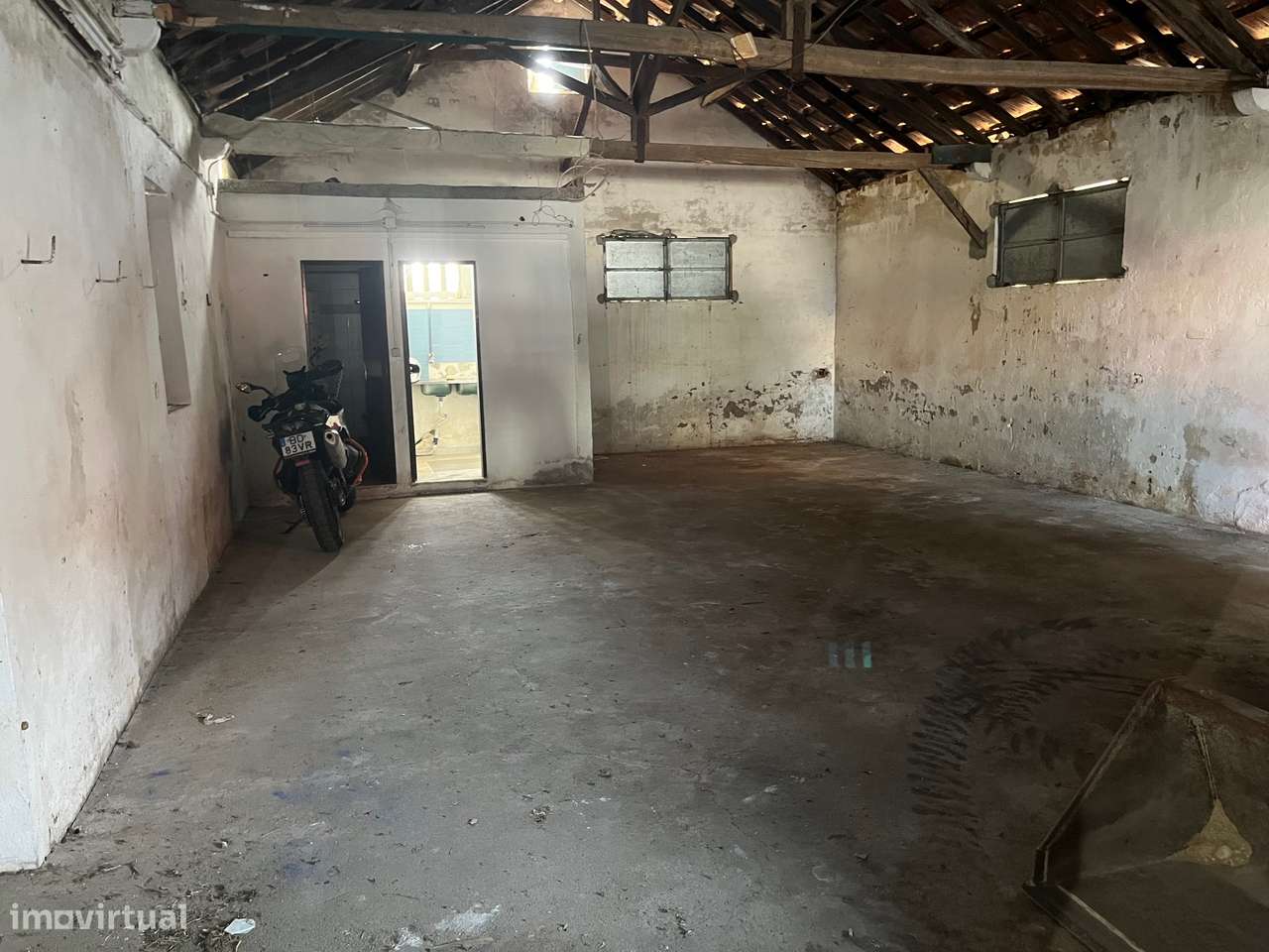 Terreno c/ Armazém c/ Projeto aprovado para construção de moradia!-18