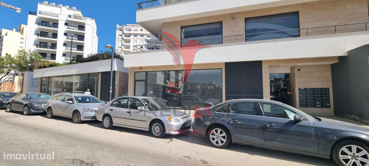 Loja na 2ª linha da Praia da Rocha, pronta a utilizar - Grande imagem: 3/20