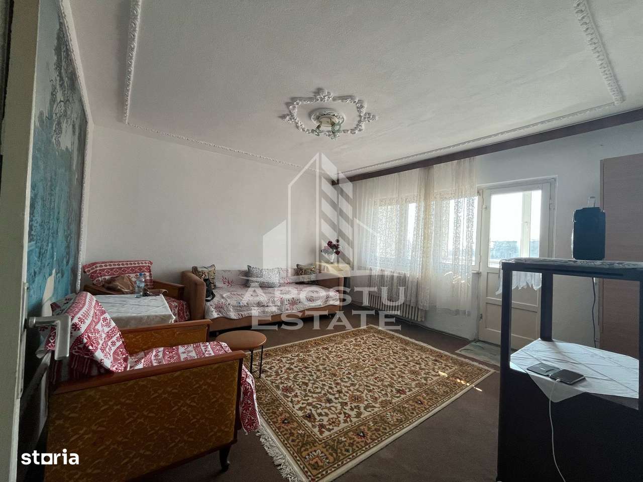Apartament cu 3 camere, decomandat, situat in zona Sagului - Imagine principală: 1/9