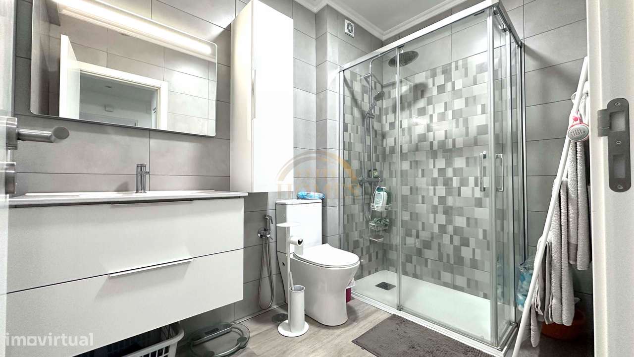 T2 Remodelado com Vista Desafogada, em Linda-a-Velha.-15