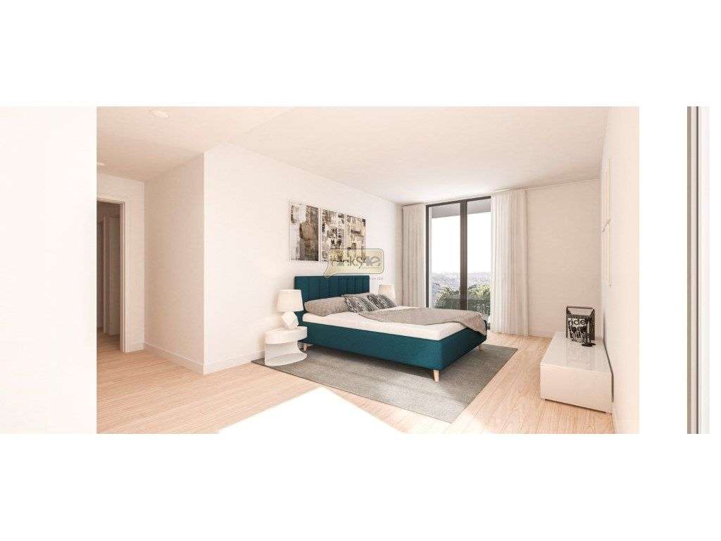 Apartamento T3 com Varanda e Garagem, em Condomínio com Piscina