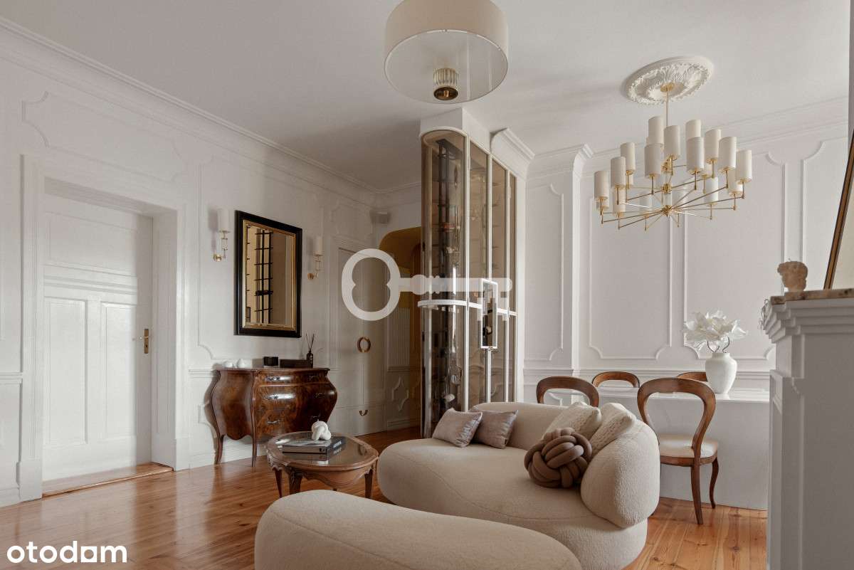 Paryski Szyk w Sercu Wildy | Marmur i Lity Dąb-0