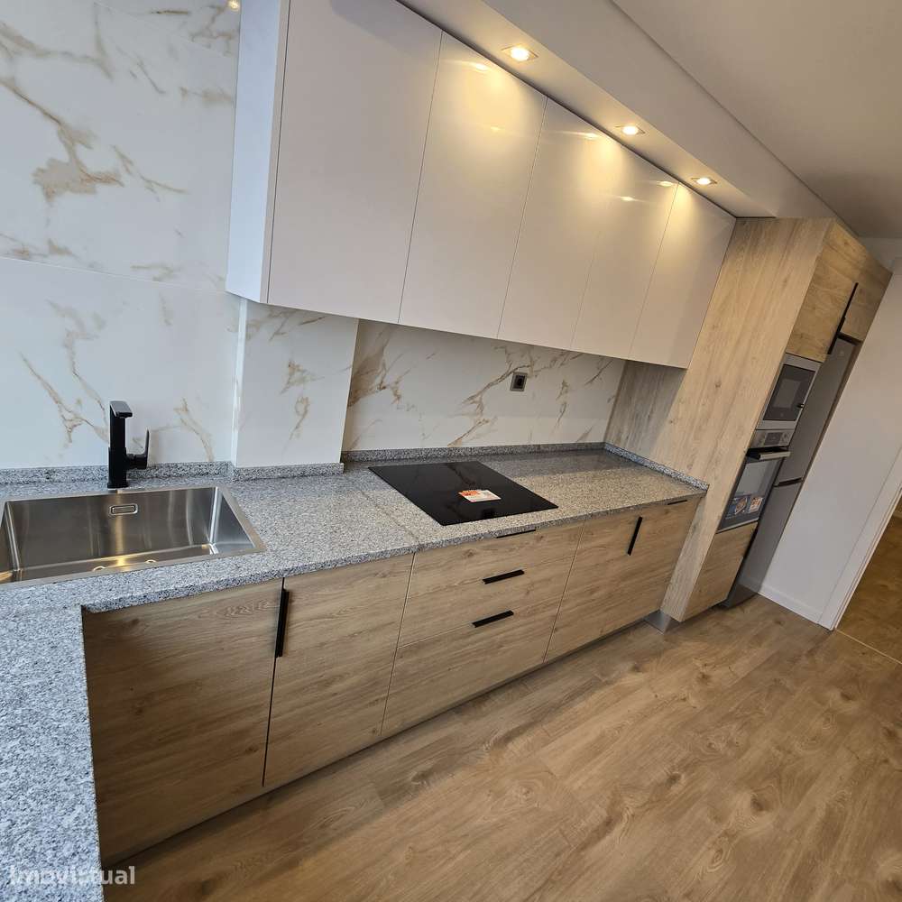 T3 MONTALVÃO Remodelado c/varanda - Grande imagem: 2/15