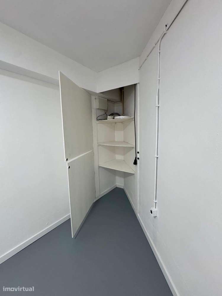 Garagem/Armazém para Venda – Totalmente Restaurado-14