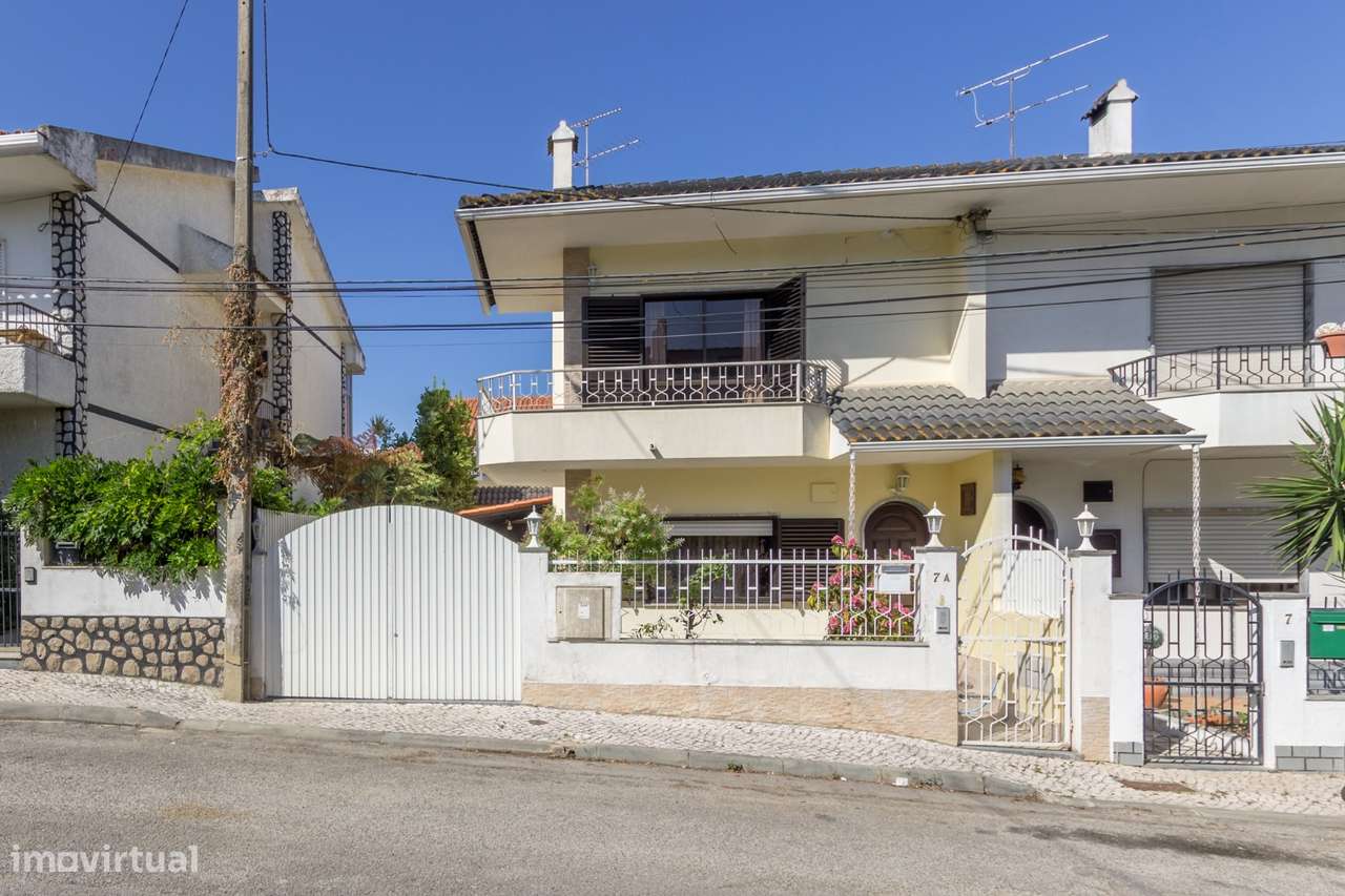 Moradia T3 + 1 em Vale Milhaços - Corroios com Garagem-0