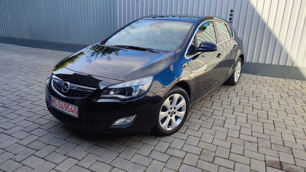 Opel Astra 1.6i Cosmo 2011