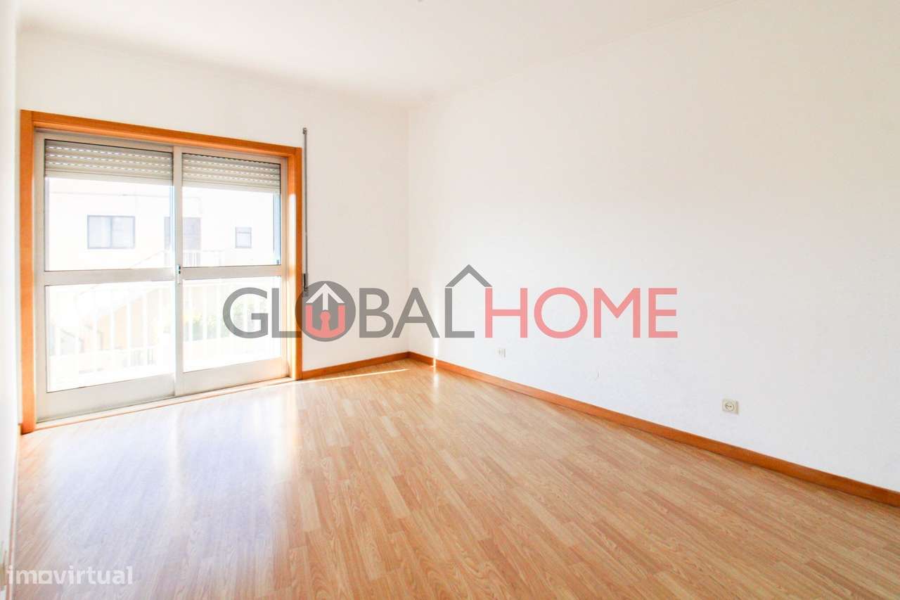 Apartamento T3 na Avenida da Carvalha-25