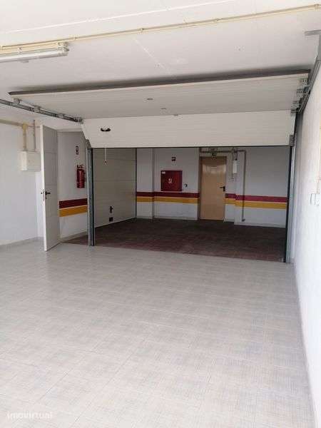 Box com luz natural e elétricidade. - Grande imagem: 4/8