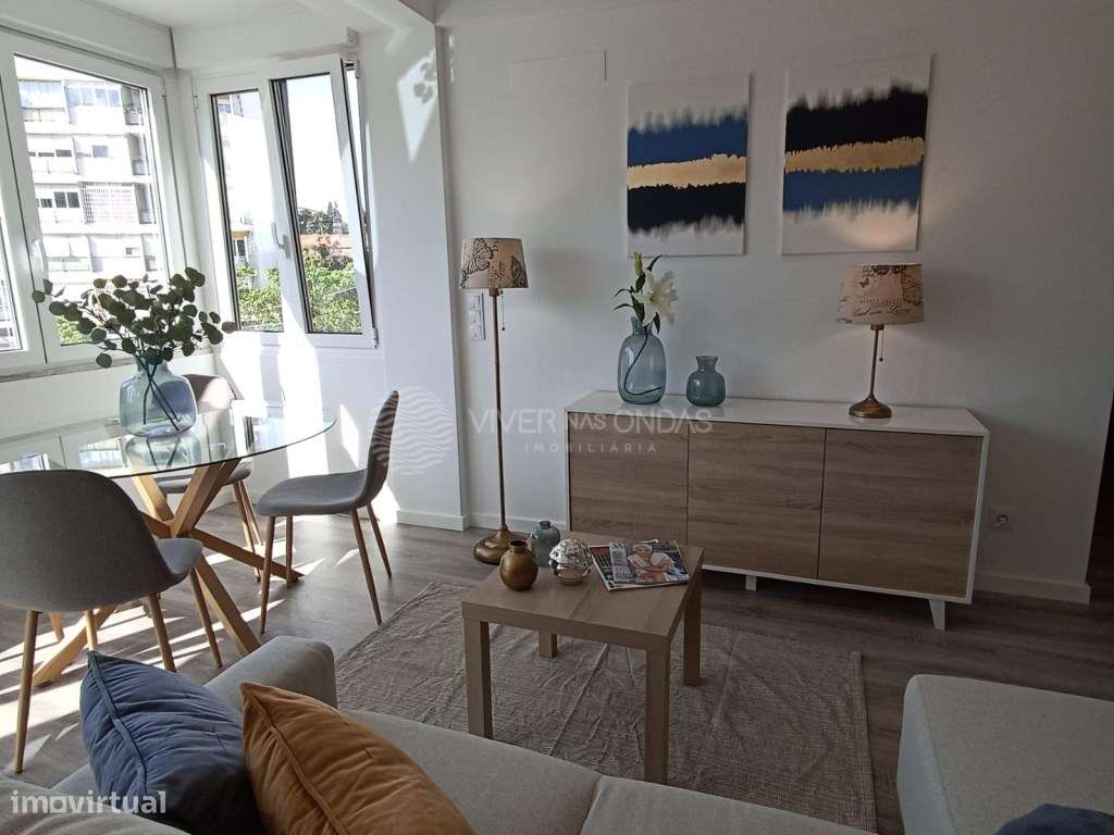 Apartamento T3 totalmente remodelado, com varanda, em Benfica.-10