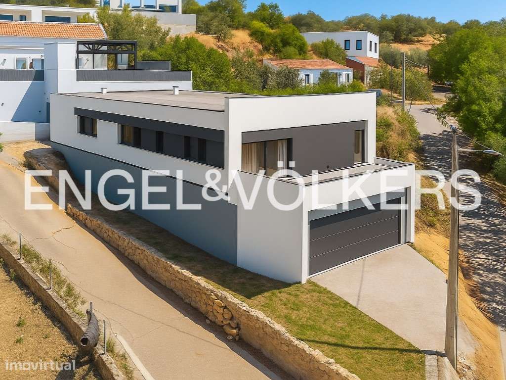 Moradia com piscina aquecida e elevador - Grande imagem: 4/16