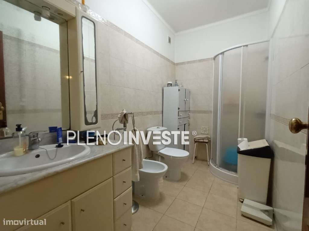Apartamento T2 à venda na Torre da Marinha-4