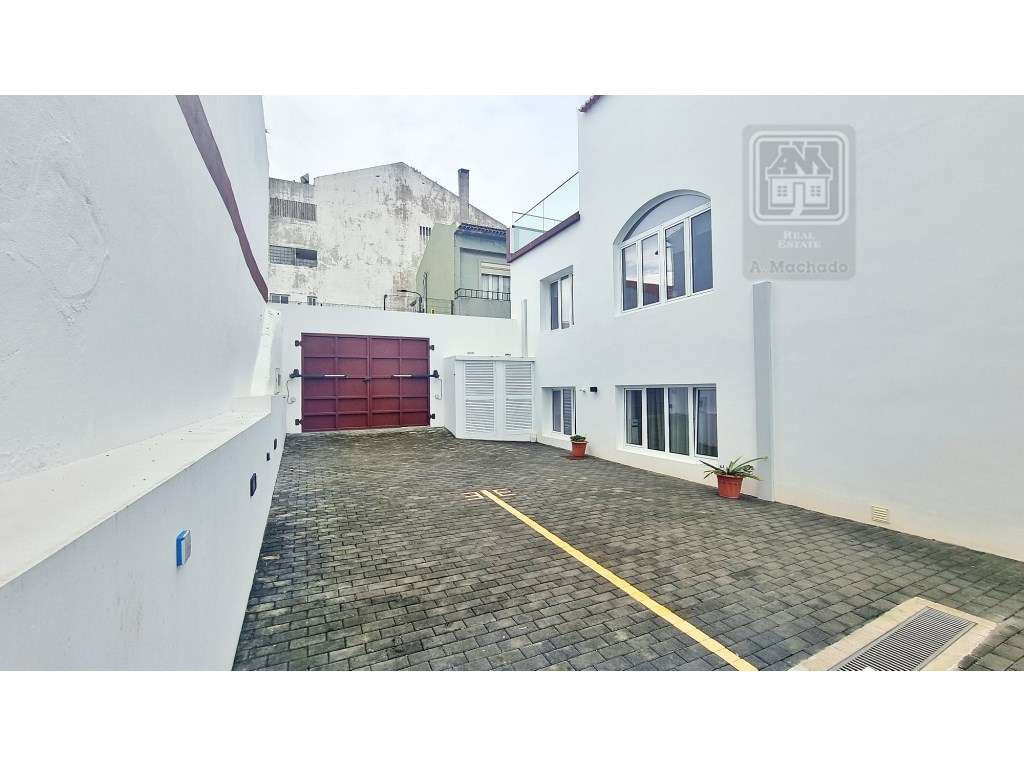 VENDA de APARTAMENTO T2 como NOVO - centro cidade Ponta Delgada (Sã...-39