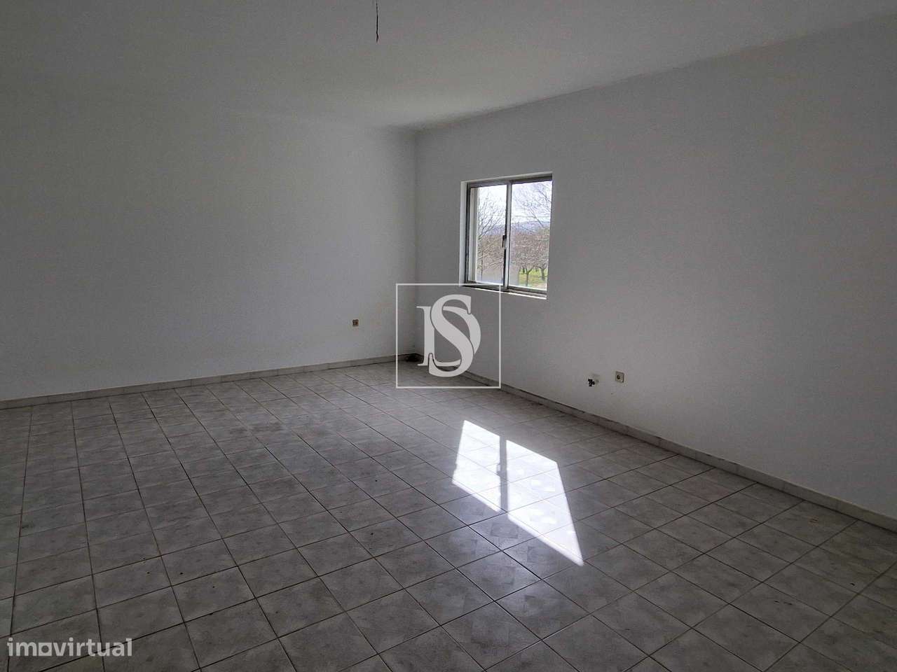 Venda de Moradia T4 independente em S. João da Corveira, Valpaços-7