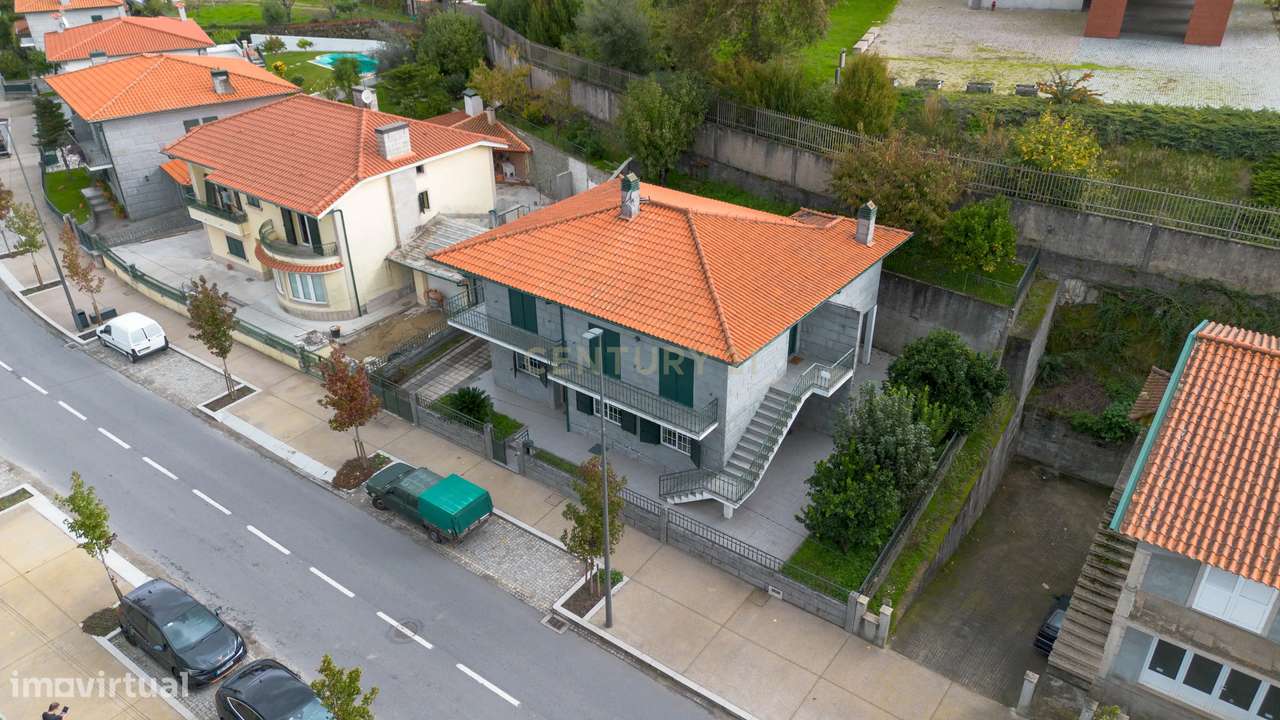 Moradia | Bi-familiar | 4 Frentes | Construção em Pedra | Resende | Vi - Grande imagem: 3/60