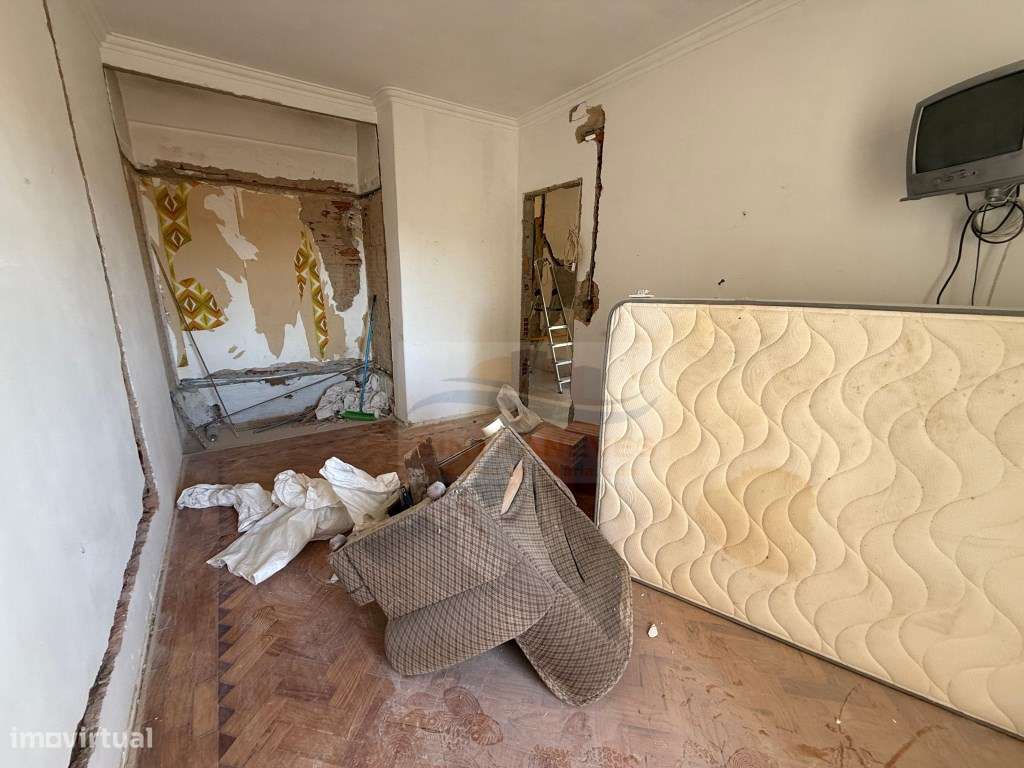 Deslumbrante T2 Totalmente Remodelado com terraço - Amadora-11