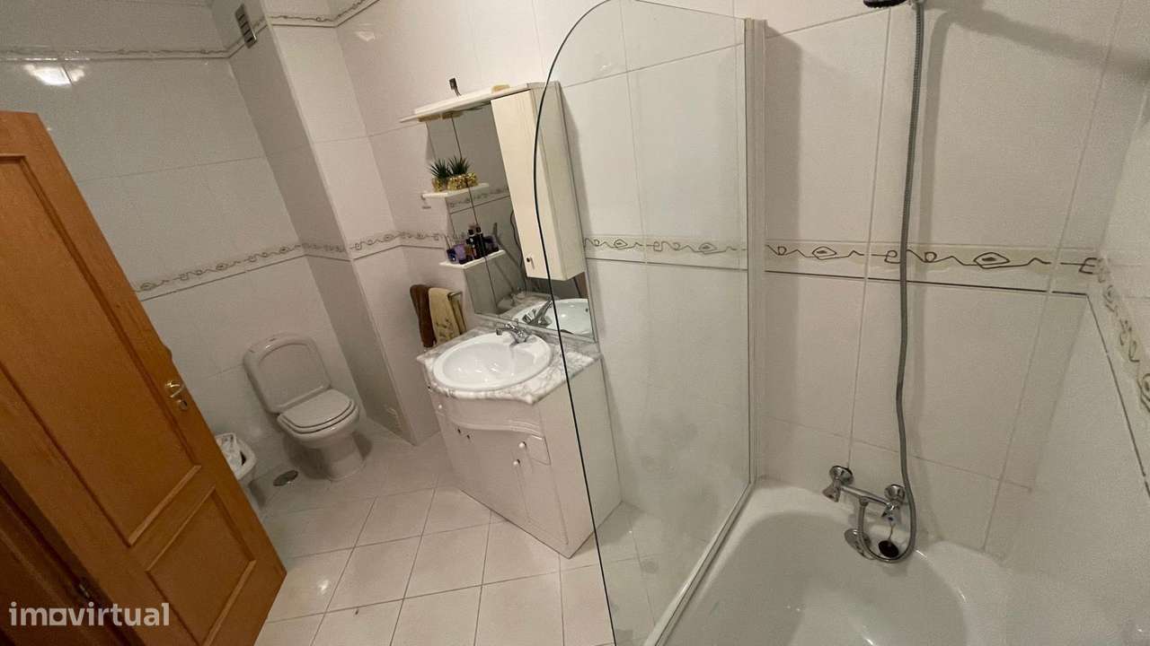 Apartamento t4 na rua Montes Herminios Covilhã-13