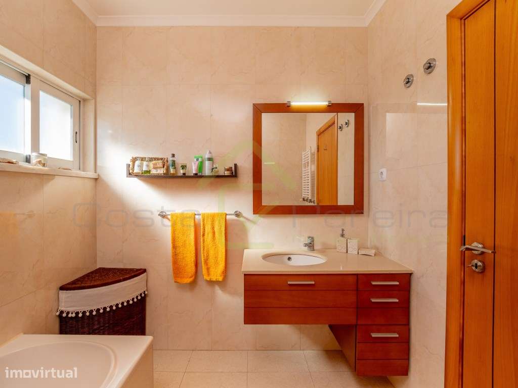 Apartamento T2 no Centro com boas áreas e excelente localização-30