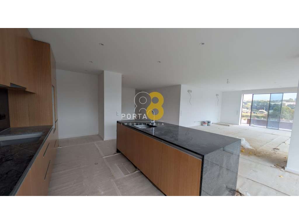 Apartamento T4 recuado com terraço - Grande imagem: 3/45