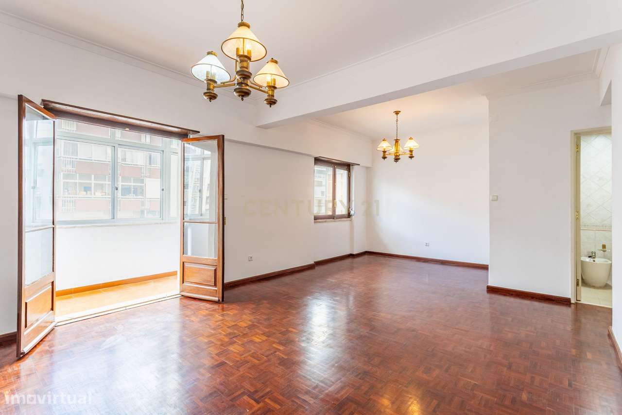 Apartamento T2 em Benfica para arrendamento, com 2 WC's, Varandas e Ga - Grande imagem: 5/28