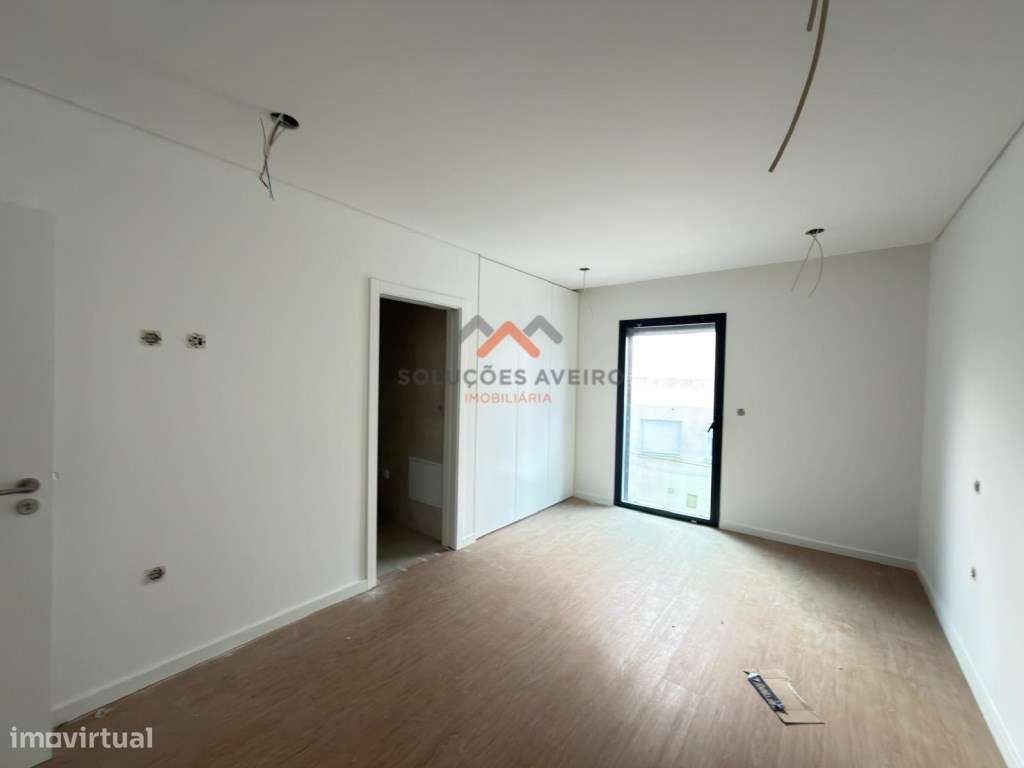 Apartamento T3 Duplex com Terraço | 3 WC | Garagem e Arrumos - Cent...-10