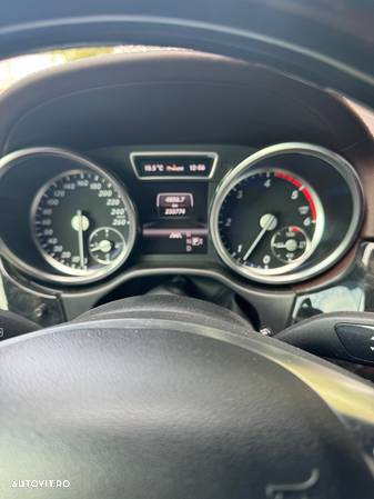 Mercedes-Benz ML 350 BlueTec 4MATIC Aut - 12