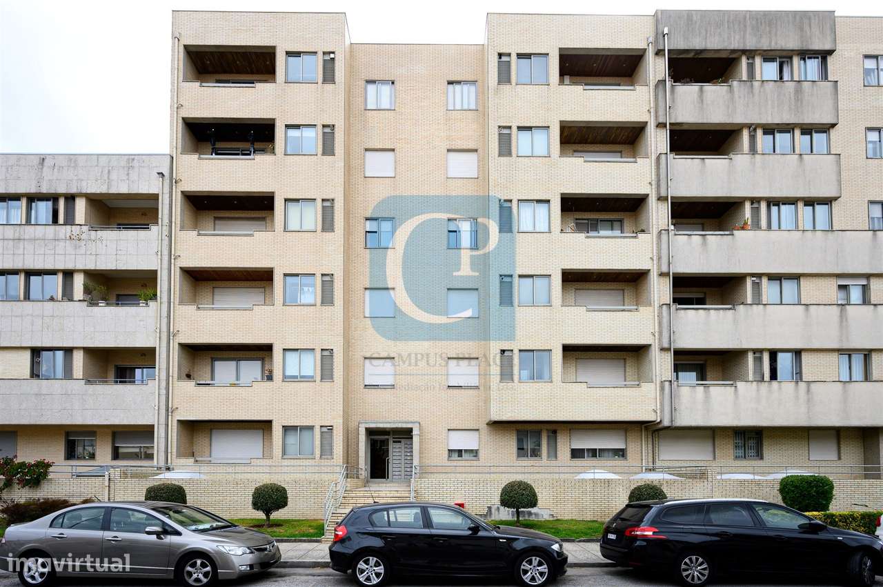 Apartamento T2 com lugar de garagem de arrumos nos Caulinos-22