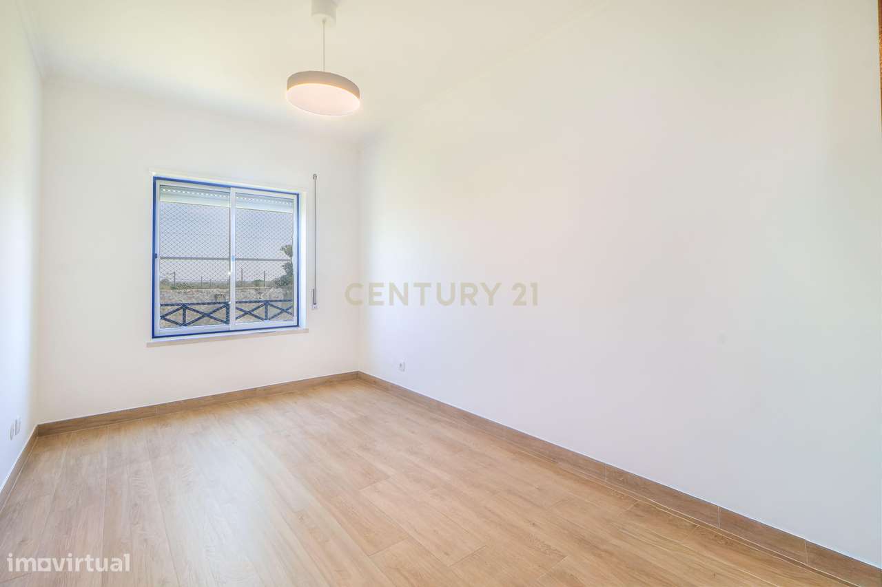 T3 Remodelado em 2024 | Pronto a Habitar | Vendas Novas-30