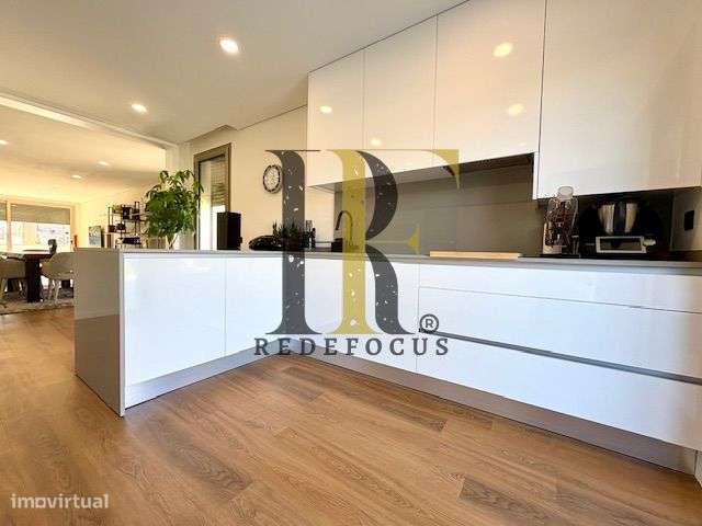 Moradia T4 de Luxo com Piscina e Jardim em Esmoriz-19