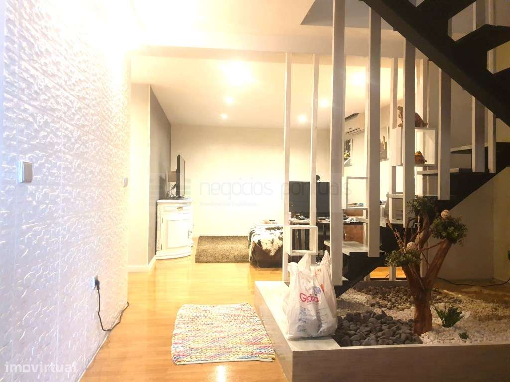 Moradia Gaveto T3 mais escritório e um apartamento T2-24