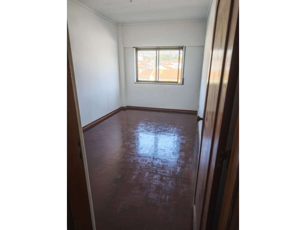 Apartamento no centro da Cova da piedade em predio de prestígio-8