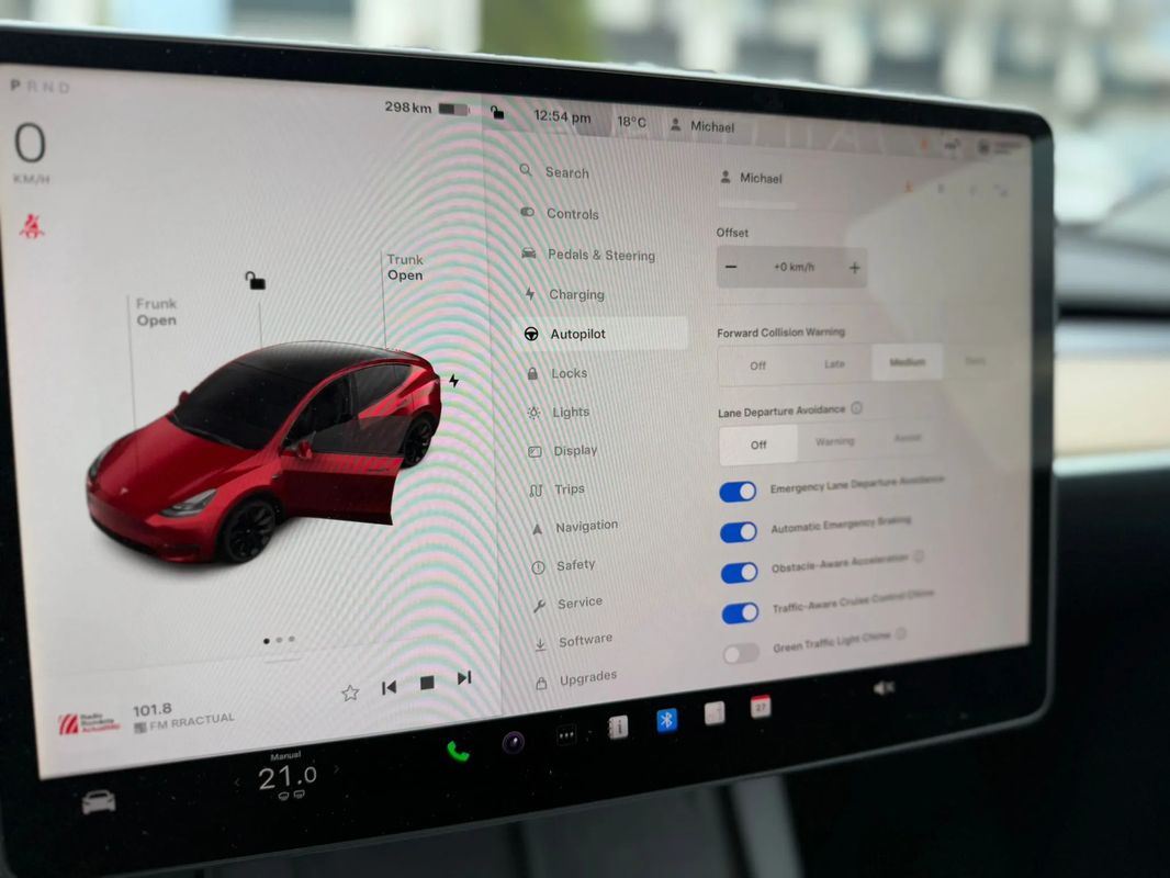 Tesla Model Y Long Range Dual Motor AWD - 22