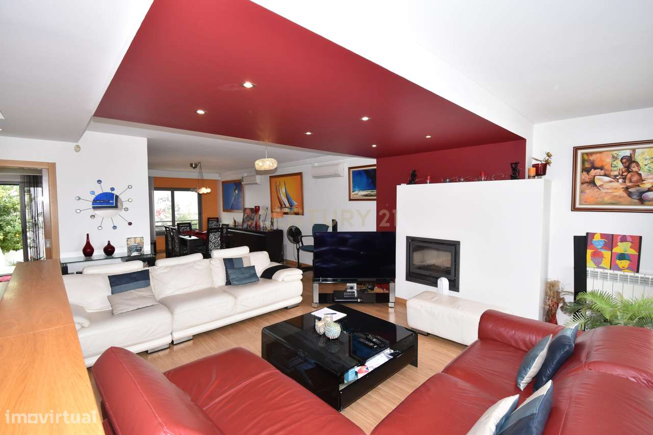 Moradia T3+1 em Alcochete: Luxo e Conforto!-11