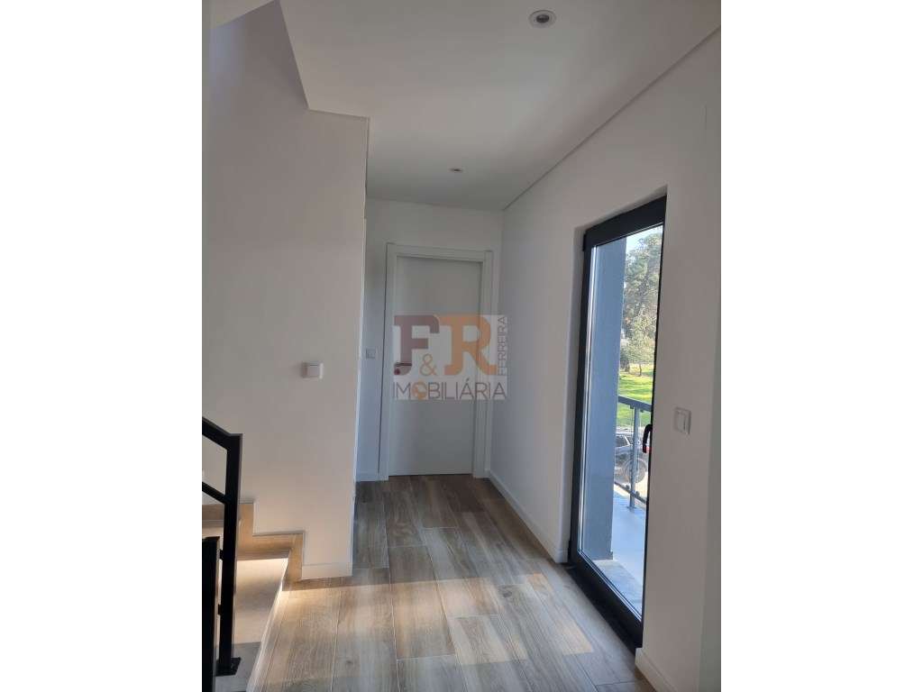 Moradia Geminada T3 com garagem e Terraço Quinta do Conde Sesimbra-31
