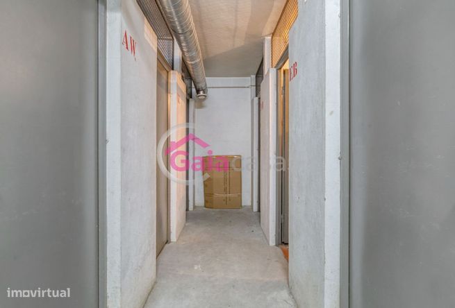 Apartamento T4 Duplex condomínio reservado 2 lugares garagem arrumos-18