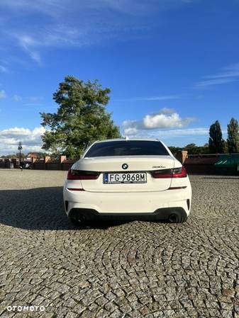 BMW Seria 3 330e M Sport - 6