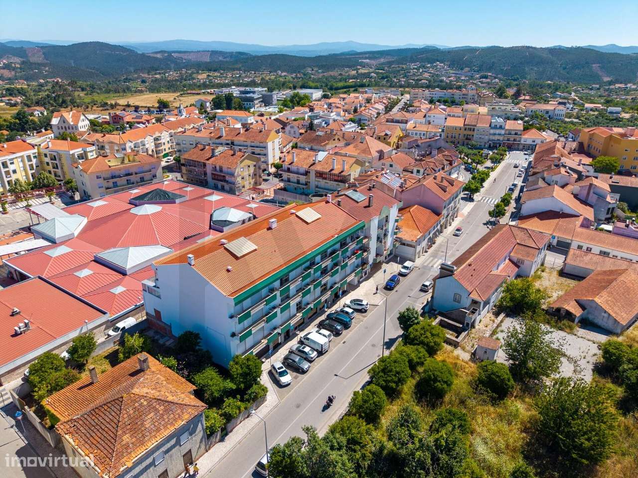 A Sua Porta de Entrada para o Lago Azul e Centro de Portugal: Espaçoso-55
